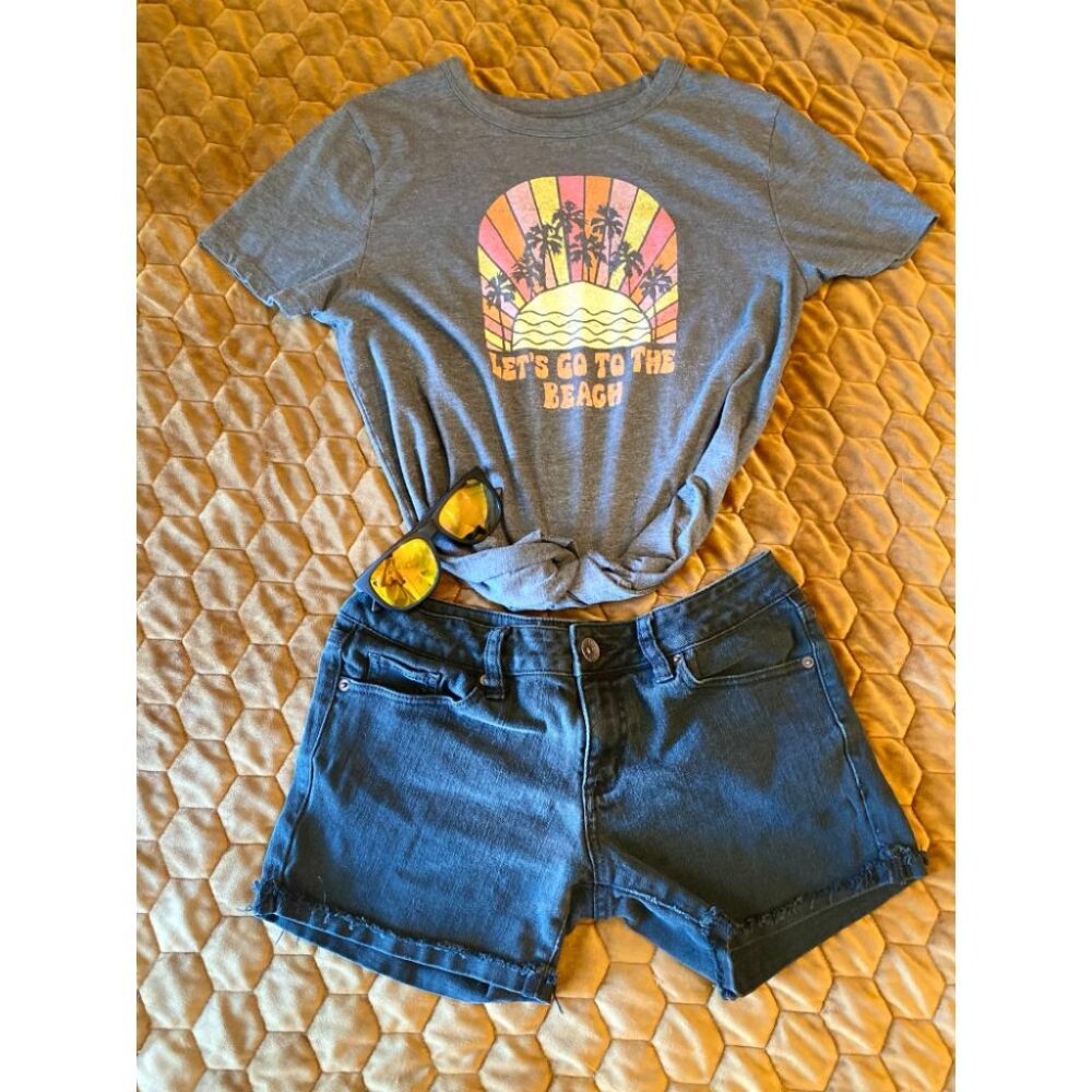 Women’s Graphic Tee Let’s Go To The Beach